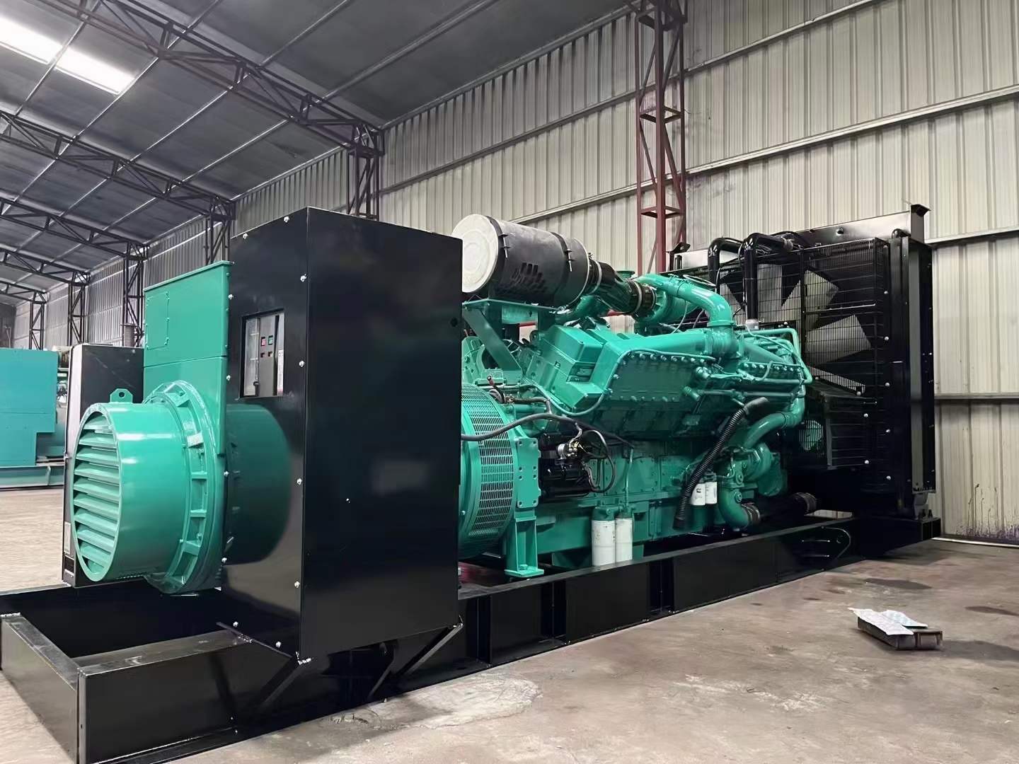 云溪如何降低 800kW 柴油发电机输出电流的波动？